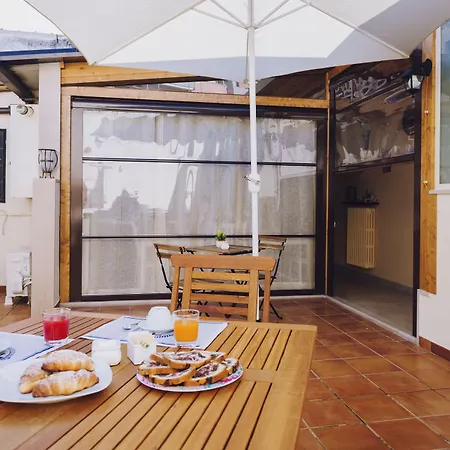 Couette-café Agora 3*