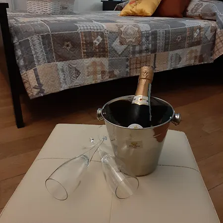 Agora Bed and Breakfast Μπισέλιε