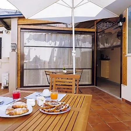 Agora Bed and Breakfast Μπισέλιε
